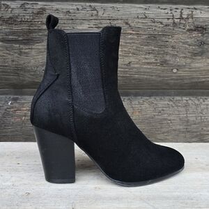 Jessica Cline Aurora Modern Minimalist Vegan Suede Block Heel Bootie 7M